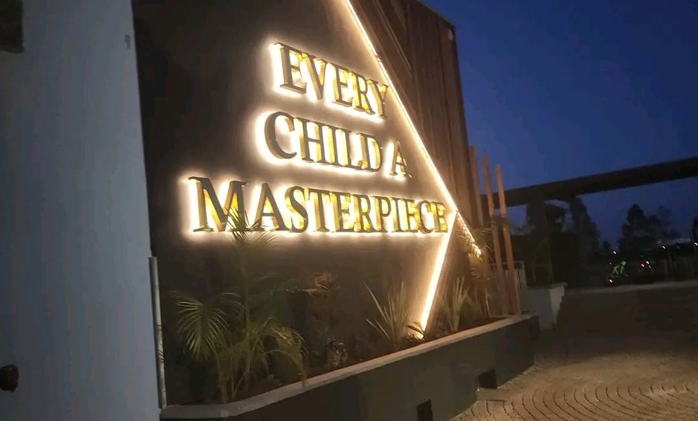 Backlit 3D signage and building lettering